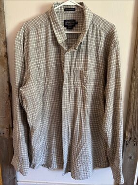 Pendleton Men's Plaid Button-Down Shirt in Gray and White